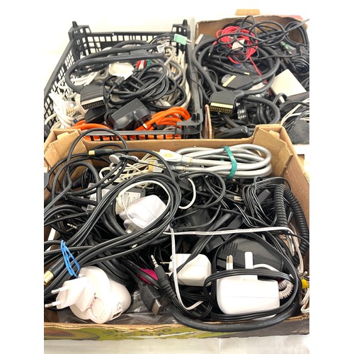 262 - Large selection of electrical cables, scart etc