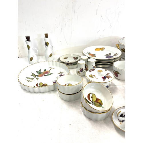 277 - Part Royal Worcester Evesham Dinner service, over all good condition