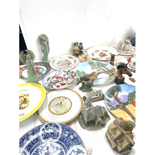 336 - Selection of miscellaneous pottery includes collectors plates, bells etc