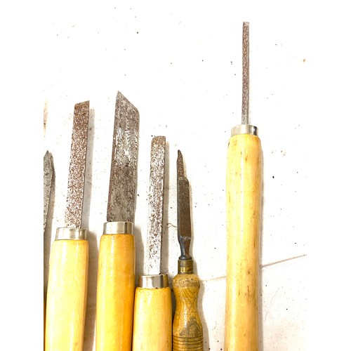 254 - Selection of wood chisels