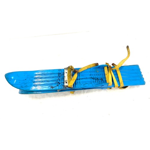 294 - Vintage Chilren's shoe strap on play ski's, length of ski 26 inches