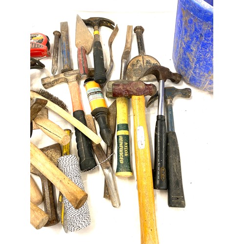 323 - Large selection of building tools, to include hammers, bolsters, chisels etc.