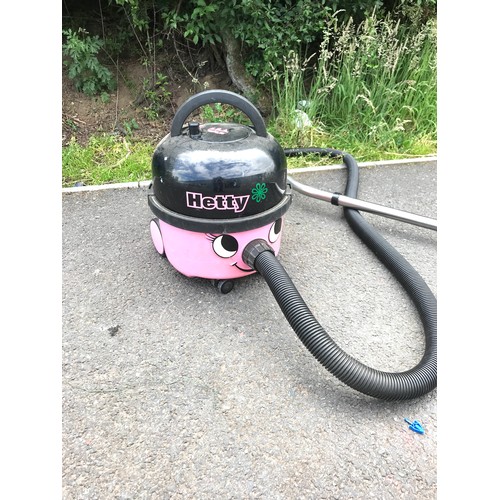 406 - Hetty the hoover, in working order.