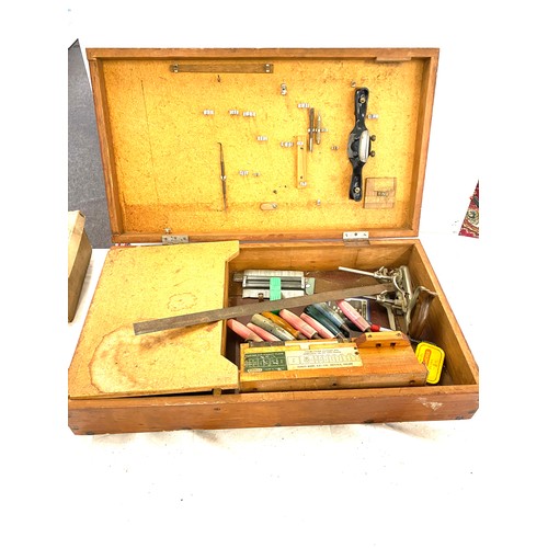 327 - Woodworkers tool box with contents, to include chisels etc. measures 30