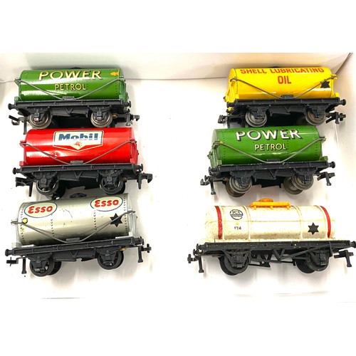 586 - 6 Vintage hornby Dublo tank wagons includes power, Esso, shell etc