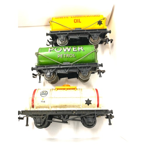 586 - 6 Vintage hornby Dublo tank wagons includes power, Esso, shell etc