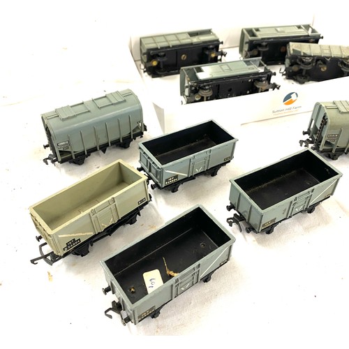 610 - Selection of hornby dublo grain b885040, dublo m730012, hornby dublo b54884