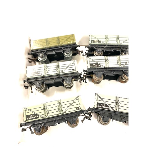 585 - Selection of hornby dublo mineral wagons includes 12t e404844, 404844