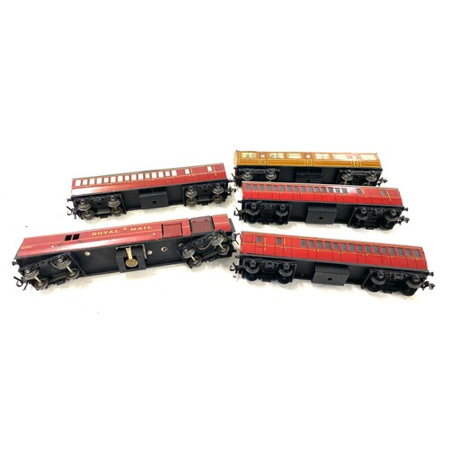 594 - Selection of Hornby Dublo carriages includes royal mail w 807 etc