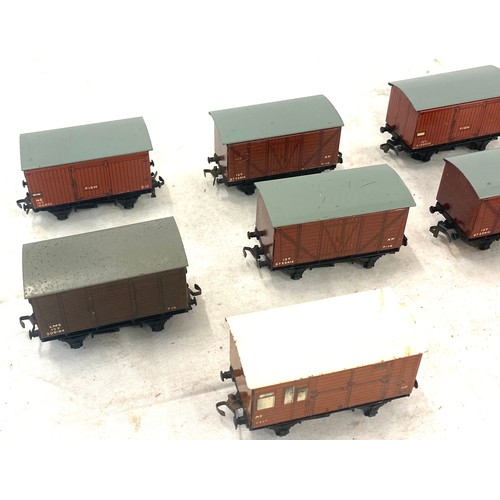 587 - Selection of 10 assorted Hornby Dublo carriages includes 2337, 168975, 508194