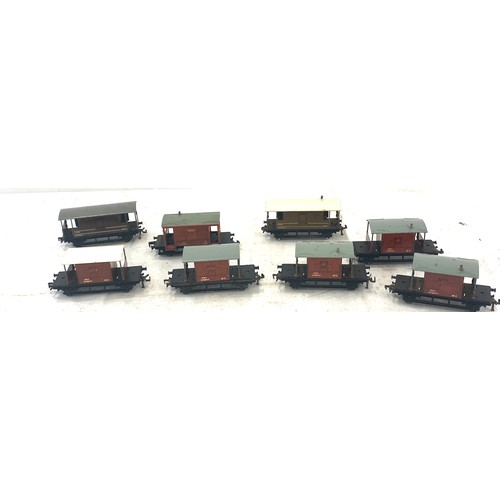 580 - Selection of hornby dublo carriages E178717, 730026, B950350