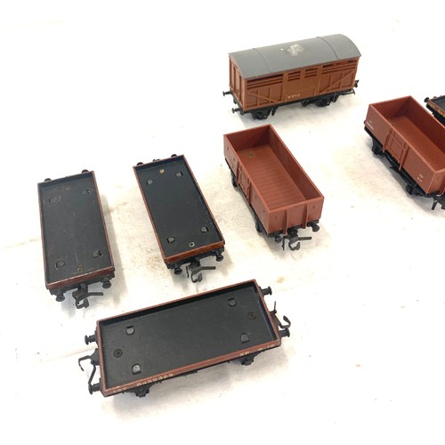 581 - Selection of Hornby Wagons b459 325 XP 6-19, b486865 etc