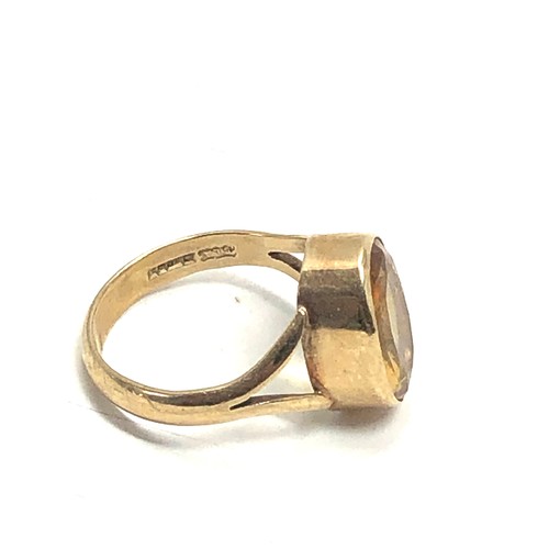 193 - 9ct gold vintage citrine solitaire split shoulders cocktail ring (3.7g)