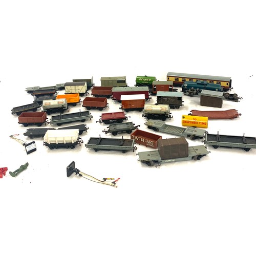 578 - Large selection of hornby dublo includes trailers, wagons and fuel tanks etc