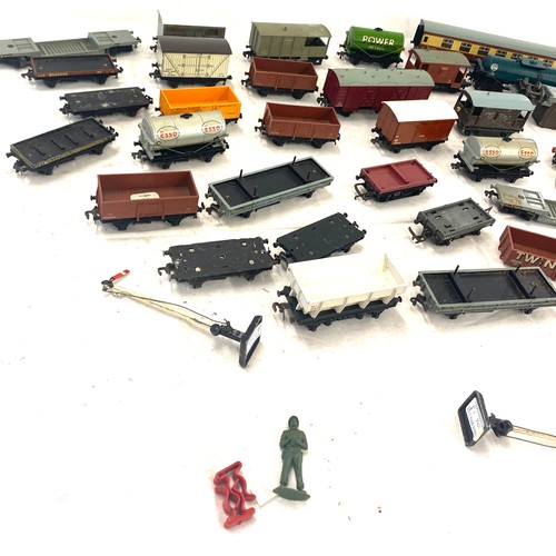 578 - Large selection of hornby dublo includes trailers, wagons and fuel tanks etc