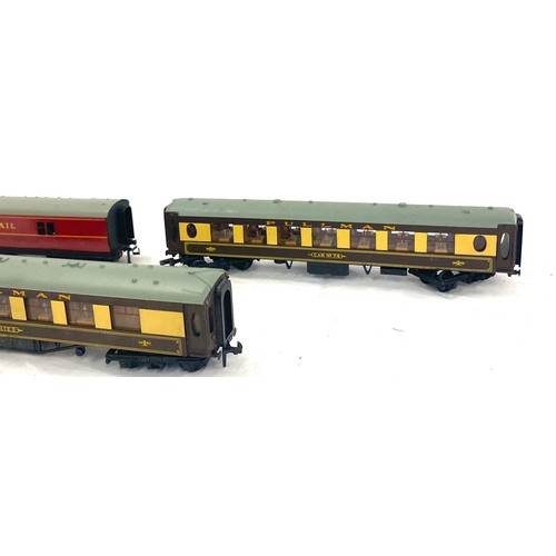 599 - 5 Hornby carriages to include royal mail, w807, pullman car no9874, 79 etc