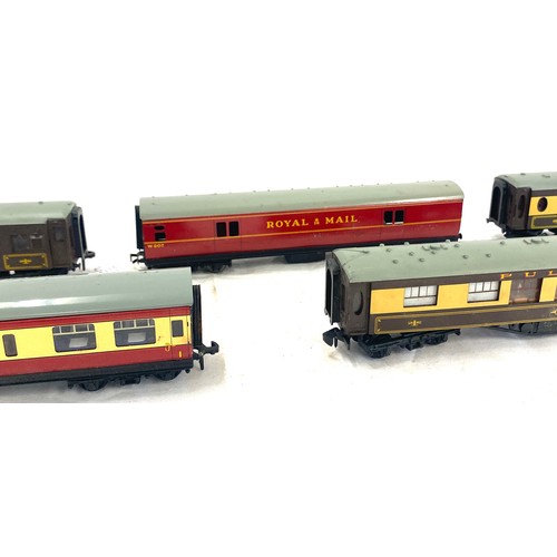 599 - 5 Hornby carriages to include royal mail, w807, pullman car no9874, 79 etc