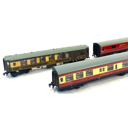 599 - 5 Hornby carriages to include royal mail, w807, pullman car no9874, 79 etc