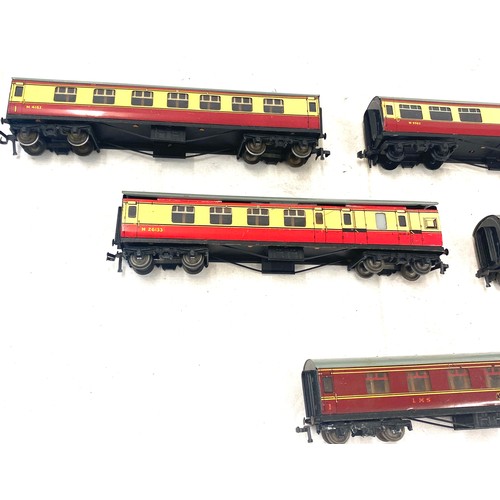 598 - Selection of Hornby carriages includes LMS 4183, Resturant Car W5962 and M4183