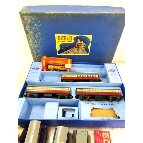 608 - Hornby Dublo electric train and Hornby boxed to include wagons, fish van, EDCL diamond crossing left... 