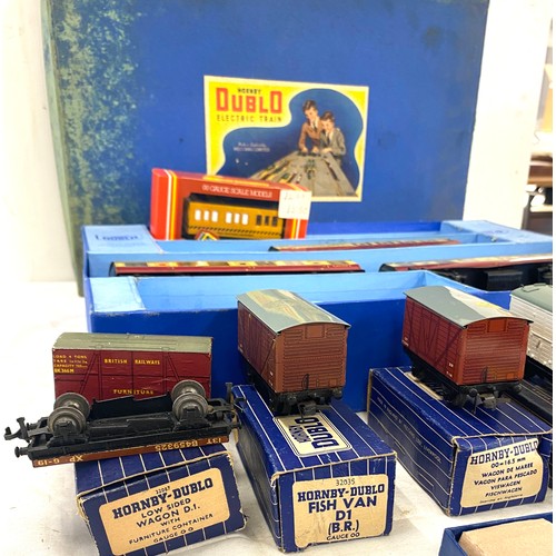 608 - Hornby Dublo electric train and Hornby boxed to include wagons, fish van, EDCL diamond crossing left... 