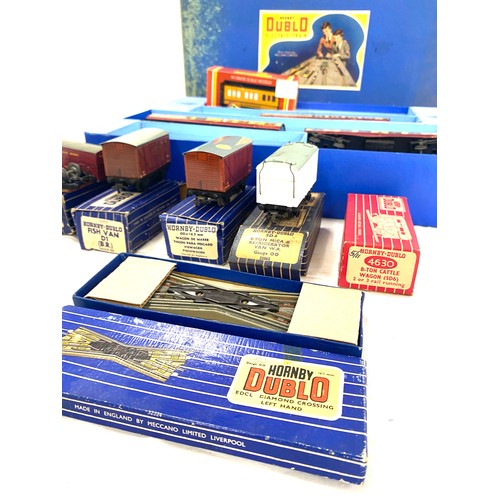 608 - Hornby Dublo electric train and Hornby boxed to include wagons, fish van, EDCL diamond crossing left... 