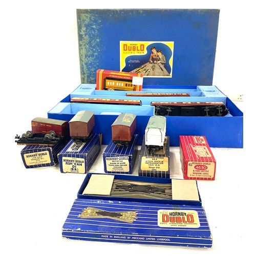 608 - Hornby Dublo electric train and Hornby boxed to include wagons, fish van, EDCL diamond crossing left... 