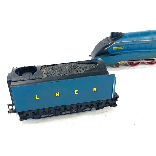 596 - Hornby LNER 4468 Loco motive and tender