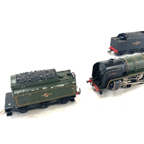 602 - Hornby Britannia 70000 Loco motive and tender and a Hornby 48158 Loco motive and tender