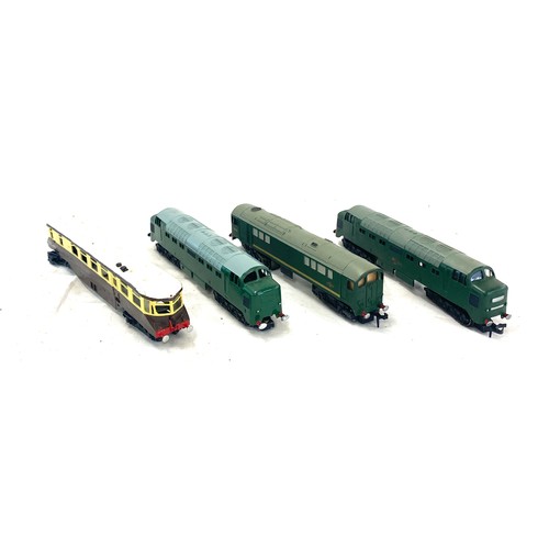 600 - A selection of engines to include Hornby D7513