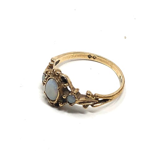 181 - 9ct gold opal  ring (1.8g)