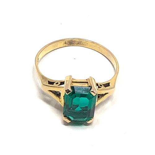 168 - 9ct gold vintage green paste  dress ring (2.6g)