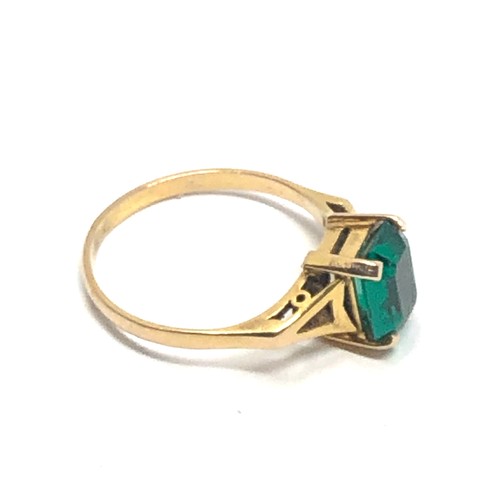 168 - 9ct gold vintage green paste  dress ring (2.6g)