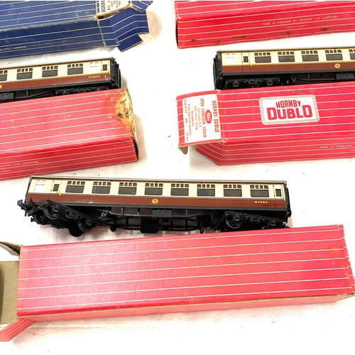 604 - Selection of Boxed Hornby carriages includes D12 Corridor, 4078 Composit, 4061 open corridor coach, ... 