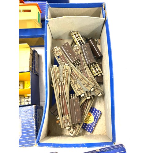 295 - Selection of boxed Hornby items includes Hornby Dublo controller type c3, d1 signal cabin, Hornby 32... 