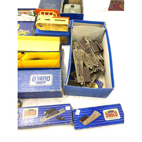 295 - Selection of boxed Hornby items includes Hornby Dublo controller type c3, d1 signal cabin, Hornby 32... 