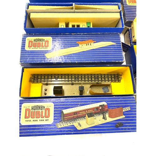 295 - Selection of boxed Hornby items includes Hornby Dublo controller type c3, d1 signal cabin, Hornby 32... 