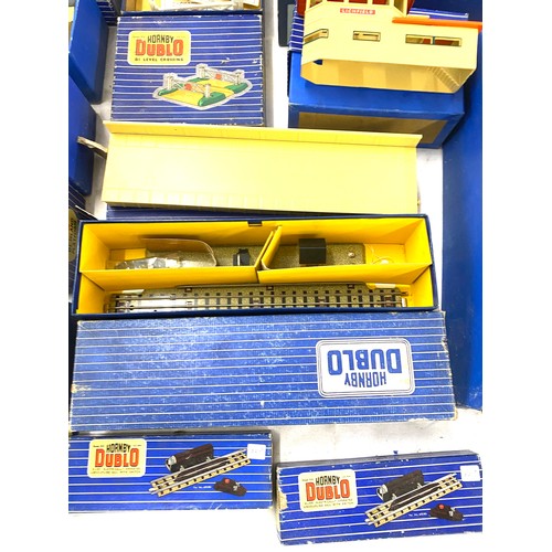 295 - Selection of boxed Hornby items includes Hornby Dublo controller type c3, d1 signal cabin, Hornby 32... 