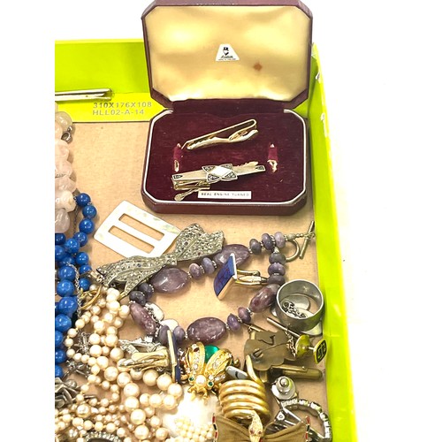 525 - Box of assorted ladies costume jewellery