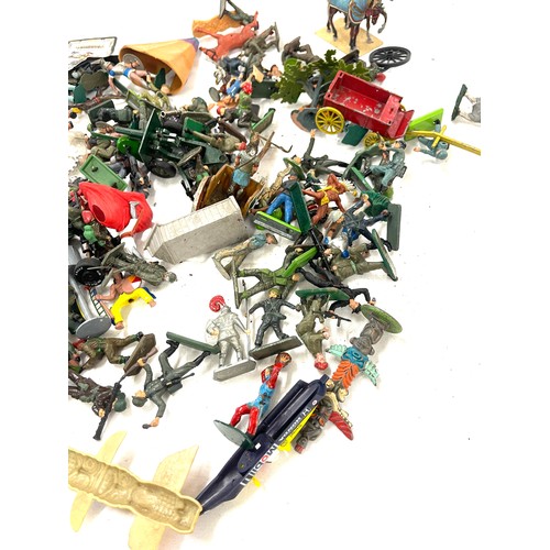 120 - Selection of vintage toy soldiers plastic and lead circa 1960s