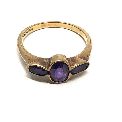 136 - 9ct gold amethyst ring (2.6g)