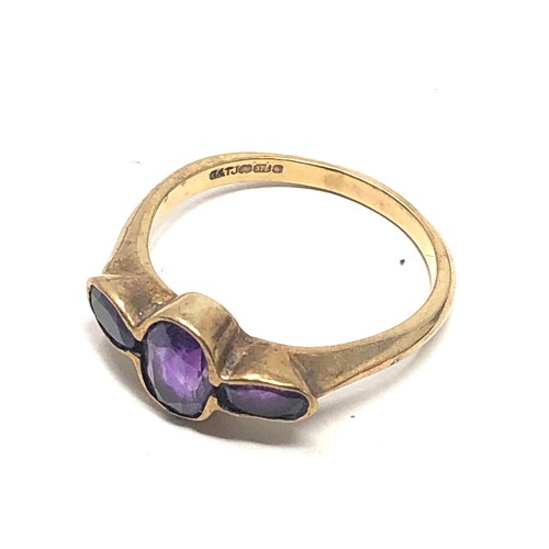 136 - 9ct gold amethyst ring (2.6g)