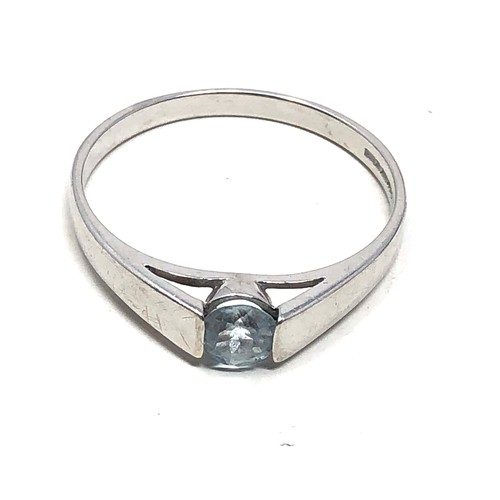 129 - 9ct white gold topaz  ring (2.8g)