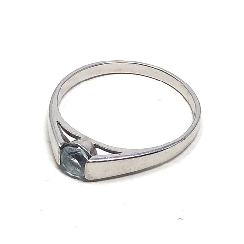 129 - 9ct white gold topaz  ring (2.8g)