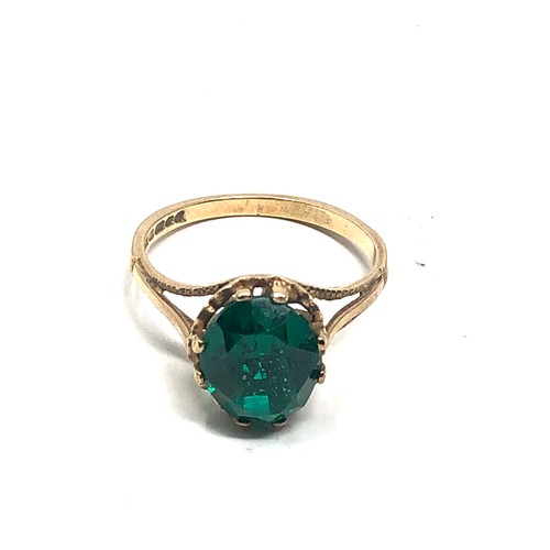 63 - 9ct gold vintage green paste ring (2.1g)