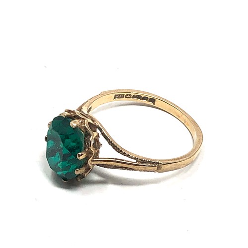 63 - 9ct gold vintage green paste ring (2.1g)