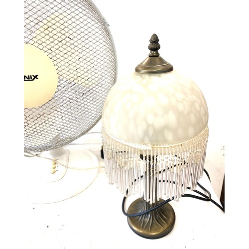 383 - Desk fan and table lamp, both untested