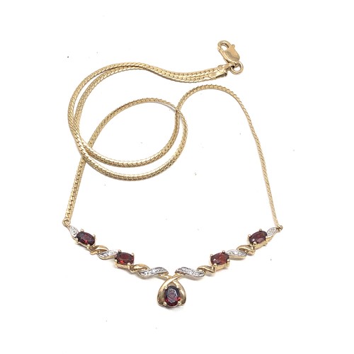 149 - 9ct gold garnet & diamond integrated twist pendant necklace (5.9g)