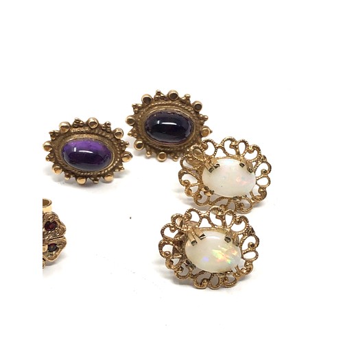 131 - 3 x 9ct gold vintage gemstone stud earrings inc. amethyst & opal (4.2g)