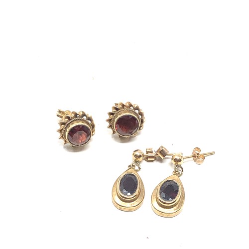 169 - 2 x 9ct gold vintage garnet earrings (3.6g)